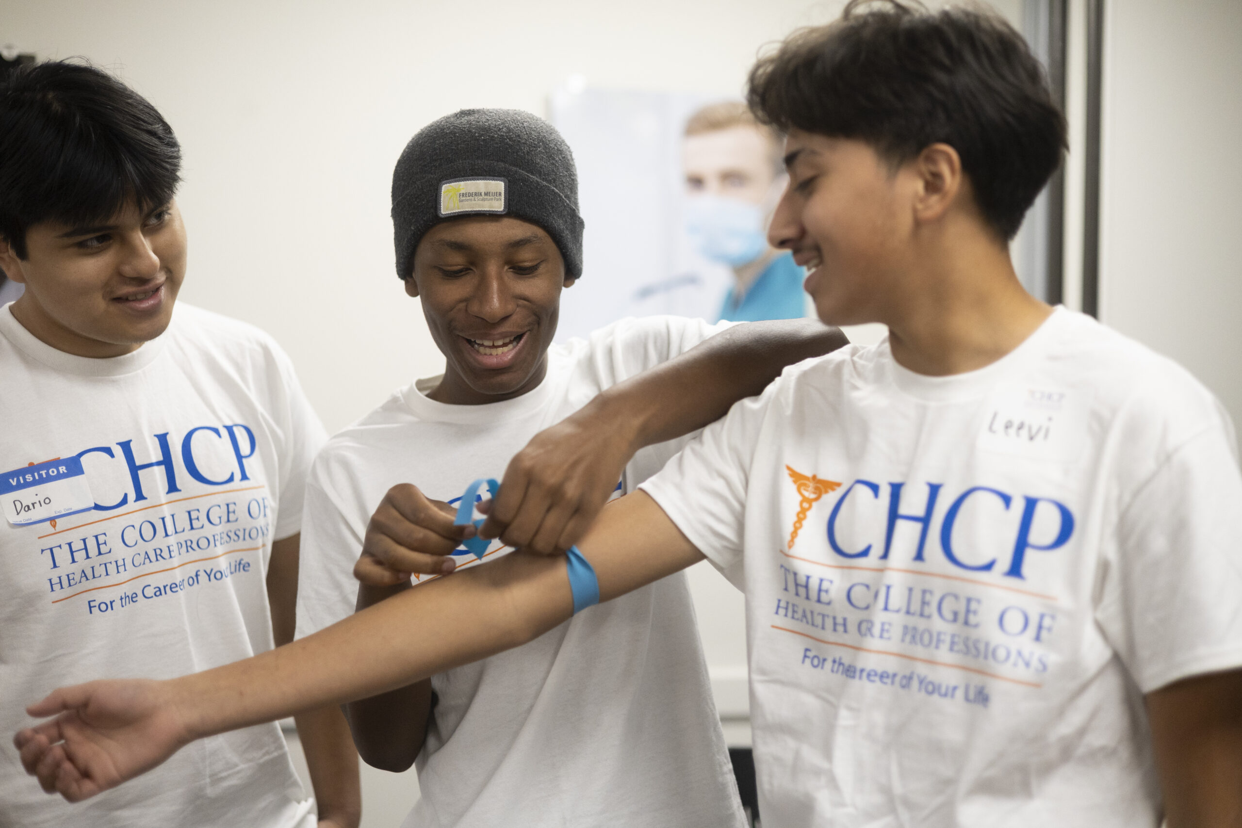 manor new tech student jaylin learns how to draw blood at chcp